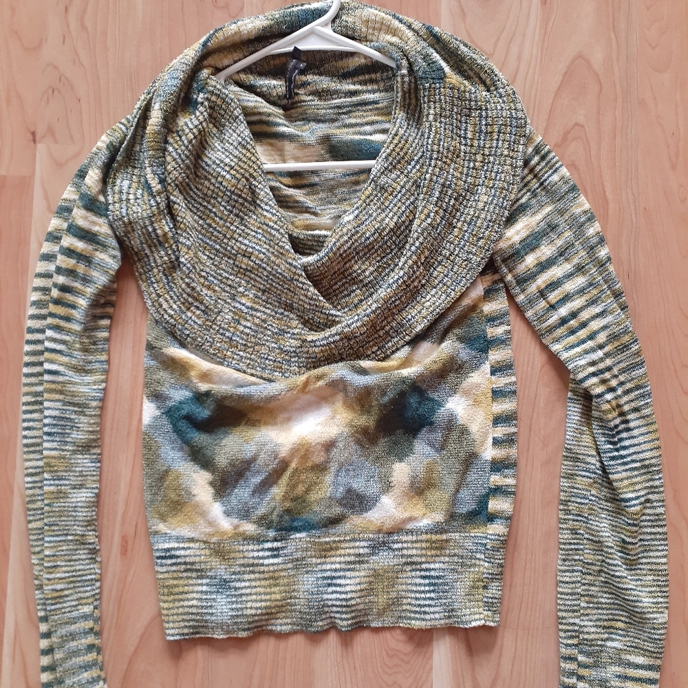 Large neck sweater